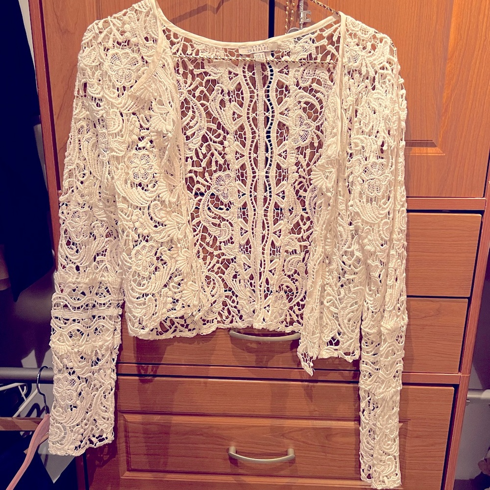 Adorable Zara white lace cardigan